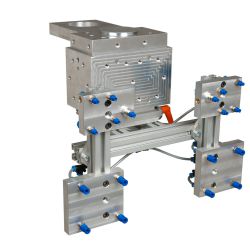 formconsult säule 3 innovative werkzeugbau bemusterung technikum 2k 3k spritzgießmaschinen 6-achs-roboter