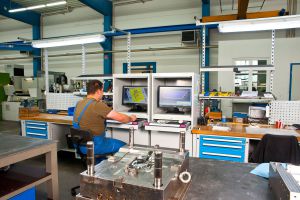 formconsult säule 2 fertigung montage formconsult säule 2 fertigung formconsult säule 2 fertigung innovativer werkzeugbau klassischer Werkzeugbau 2K- & 3K-Werkzeuge PET-Preformwerkzeuge Blasformen für PET-Produkte Press- & Spritzprägewerkzeuge